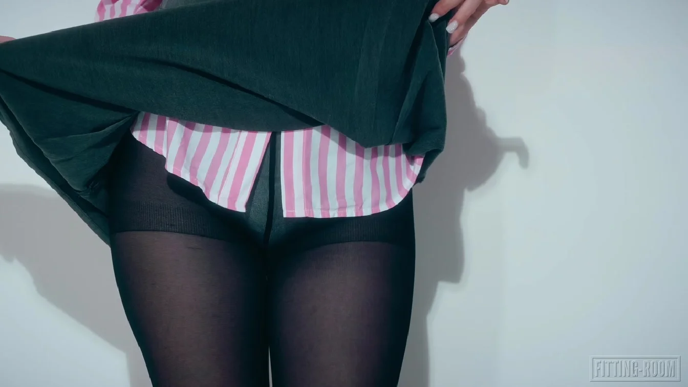 Preview of Fitting-Room Eyla Moore Studio Session XXX